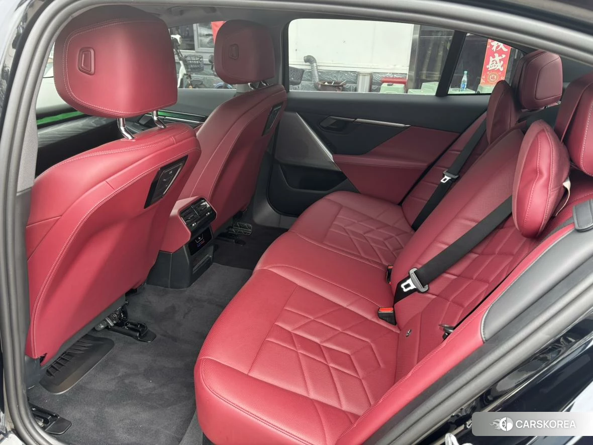 BMW i5 2024 Черный из Китая