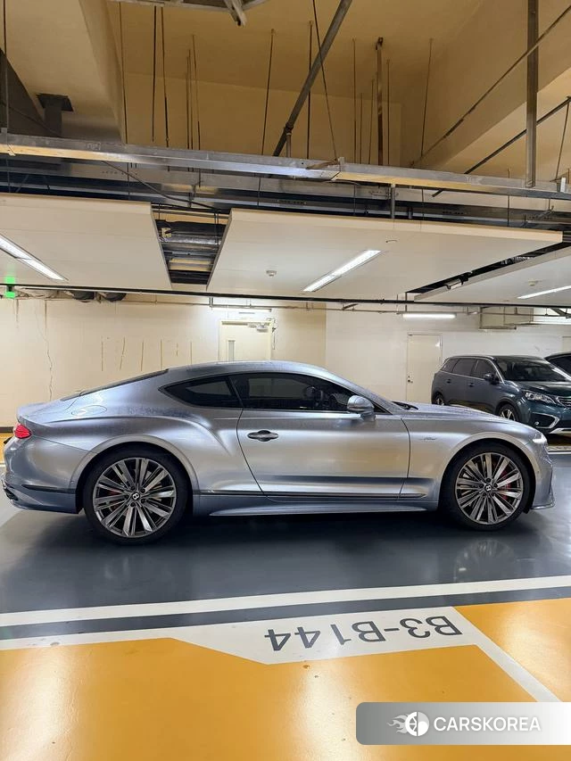 Bentley Continental PHEV 2025 Серебристо-серый из Китая