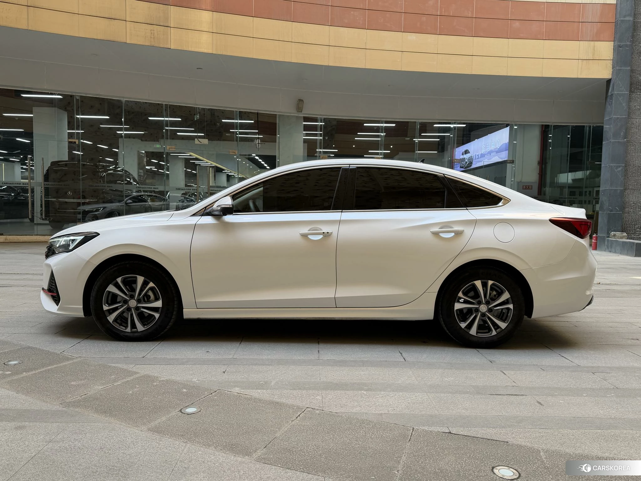 Chang'an Yidong 2023 Белый из Китая