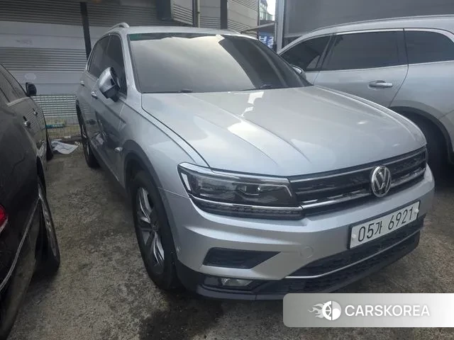 Volkswagen Tiguan second Generation 2018 Серебряный из Кореи