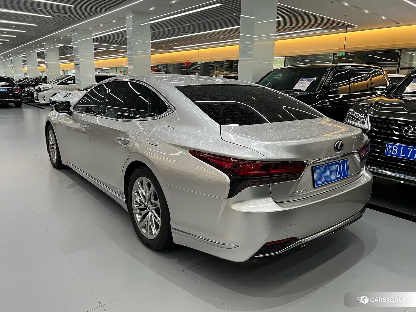 Lexus LS 2022 Silver/gray из Китая
