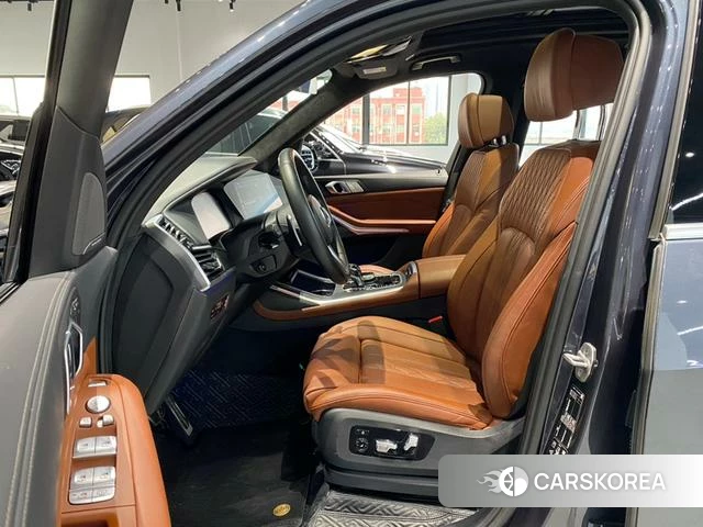 BMW X7 2022 Темно-серый из Китая
