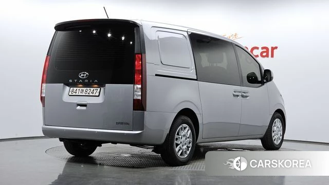 Hyundai Staria 2022 Серебряный из Кореи