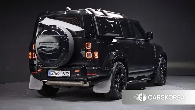 Land Rover Defender (L663) 2024 Черный из Кореи