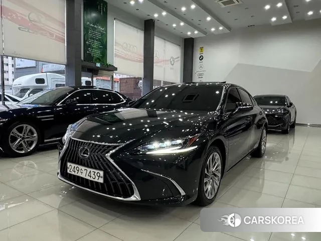 Lexus ES300h 7th generation 2024 Черный из Кореи