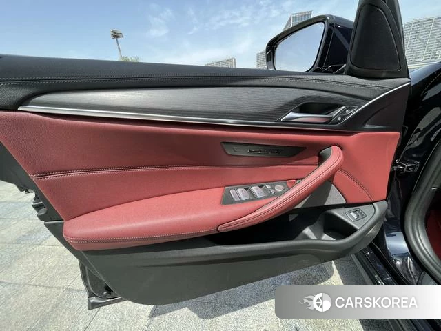 BMW 5 series 2022 Черный из Китая