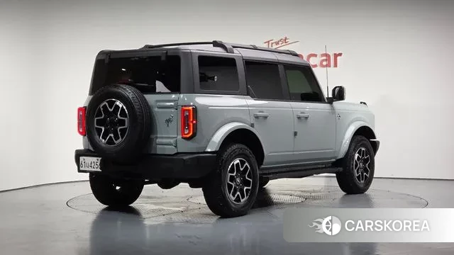 Ford Bronco 6th Generation 2023 Серебристо-серый из Кореи