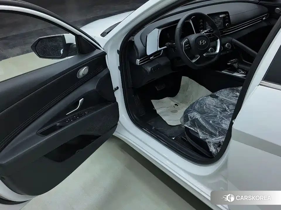 Hyundai Elantra 2025 Белый из Китая