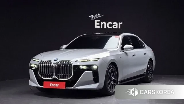 BMW 7 Series (G70) 2023 Цвет галактики из Кореи