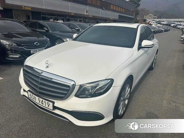 Mercedes-Benz E-Class W213 2018 Белый из Кореи