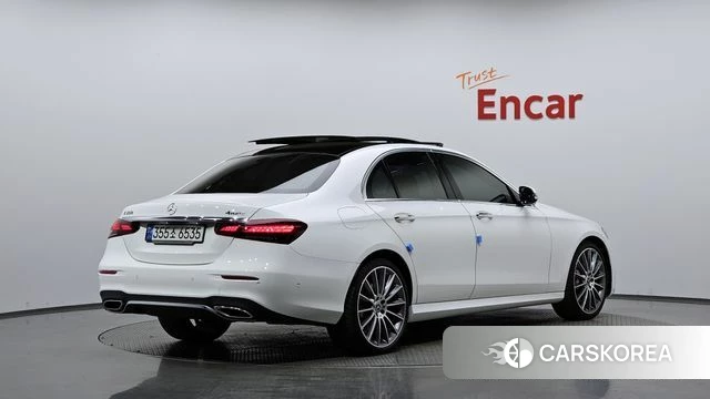 Mercedes-Benz E-Class W213 2022 Белый из Кореи