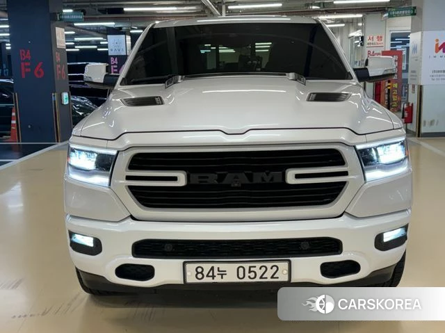 Dodge Lampicup 2019 Белый из Кореи
