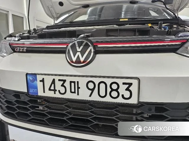 Volkswagen Golf 8th Generation 2023 Белый из Кореи