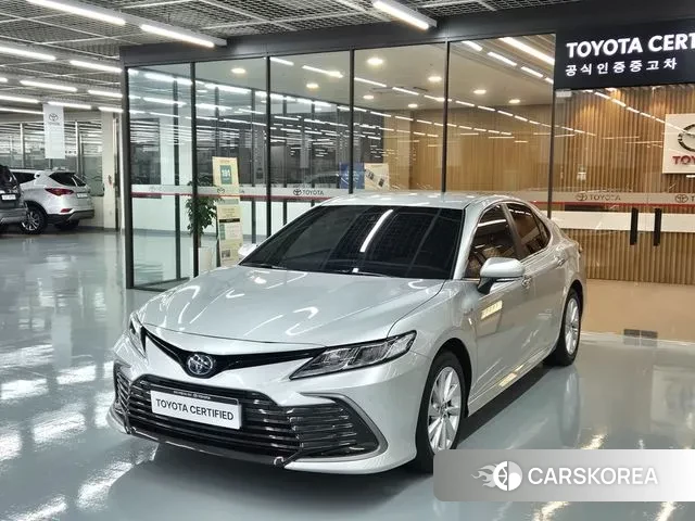 Toyota Camry (XV70) 2023 Серебряный из Кореи