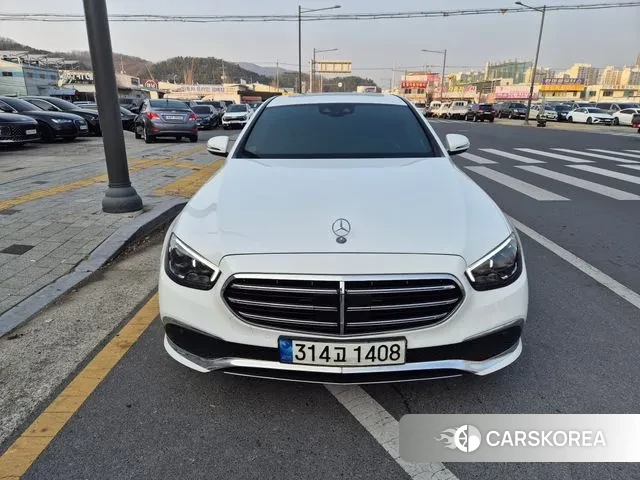 Mercedes-Benz E-Class W213 2021 Белый из Кореи