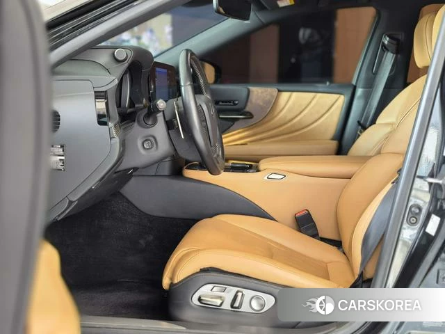 Lexus LS 2022 Черный из Китая