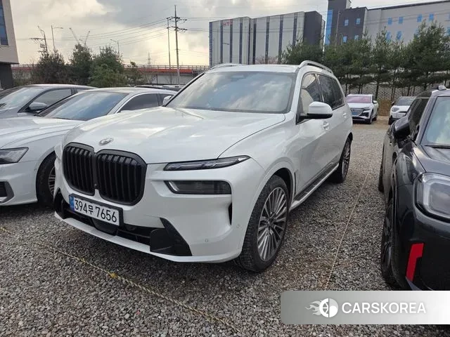 BMW X7 (G07) 2025 Белый из Кореи