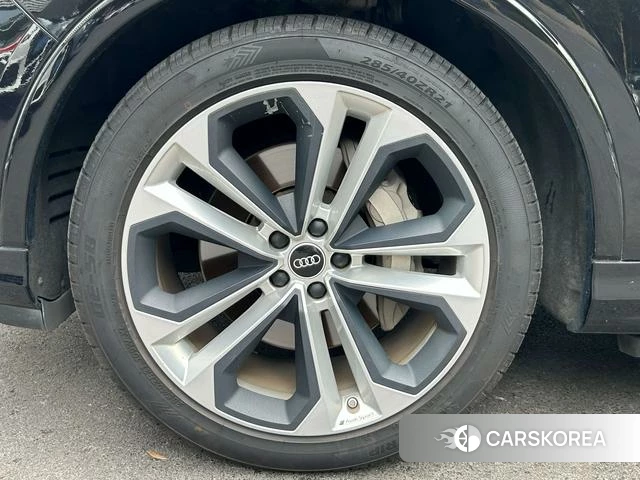 Audi Q7 2021 Черный из Китая