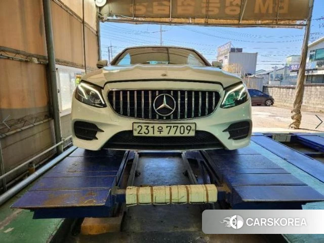 Mercedes-Benz E-Class W213 2019 Белый из Кореи