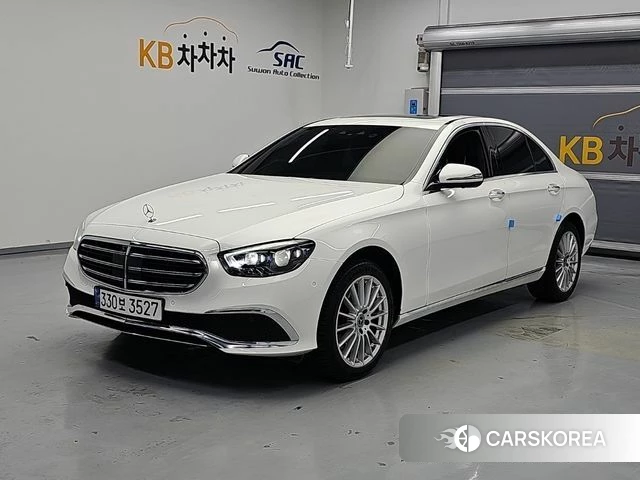 Mercedes-Benz E-Class W213 2023 Белый из Кореи