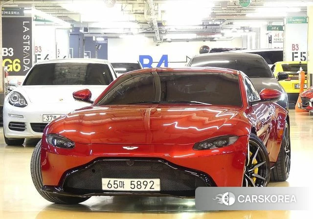 Aston Martin Vantage 2nd Generation 2019 Красный из Кореи