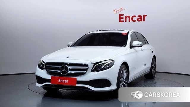 Mercedes-Benz E-Class W213 2019 Белый из Кореи