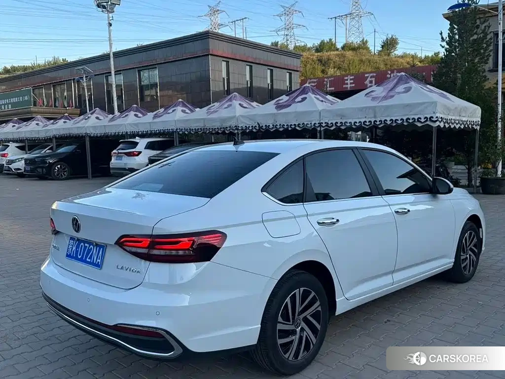 Volkswagen Lavida 2022 Белый из Китая