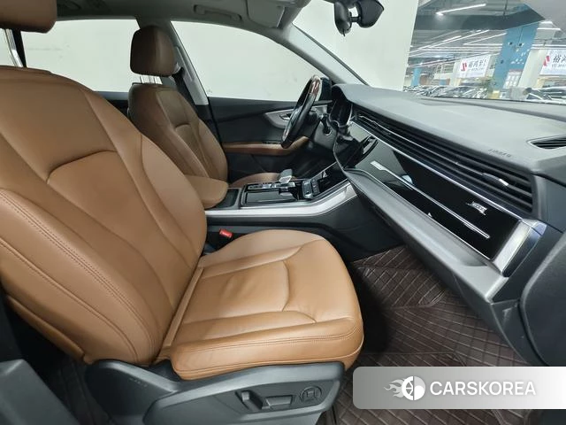 Audi Q8 2023 Синий из Китая