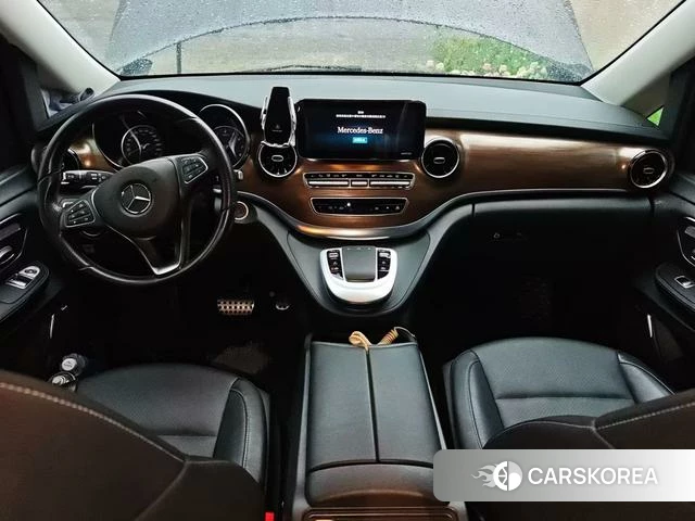 Mercedes-Benz V-class 2021 -- из Китая