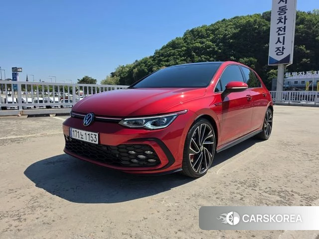 Volkswagen Golf 8th Generation 2024 Красный из Кореи