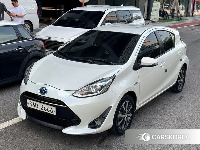 Toyota Prius C 2018 Белый из Кореи