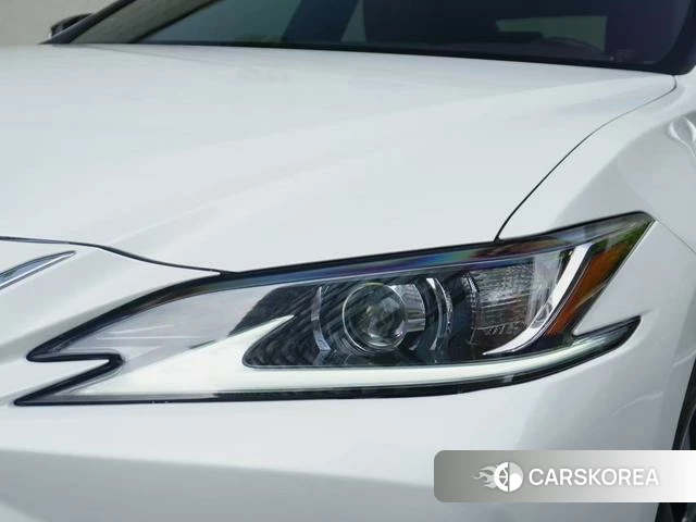 Lexus ES 2021 Белый из Китая