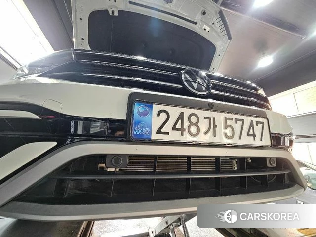 Volkswagen Tiguan Allspace 2023 Белый из Кореи