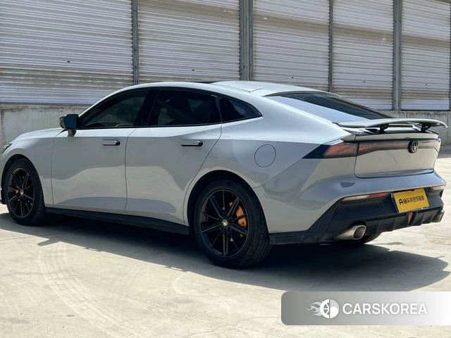 Chang'an UNI-V 2022 Серебристо-серый из Китая