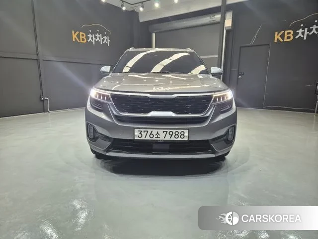 Kia Seltos 2021 Серебристо-серый из Кореи