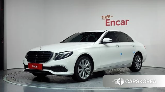 Mercedes-Benz E-Class W213 2018 Белый из Кореи