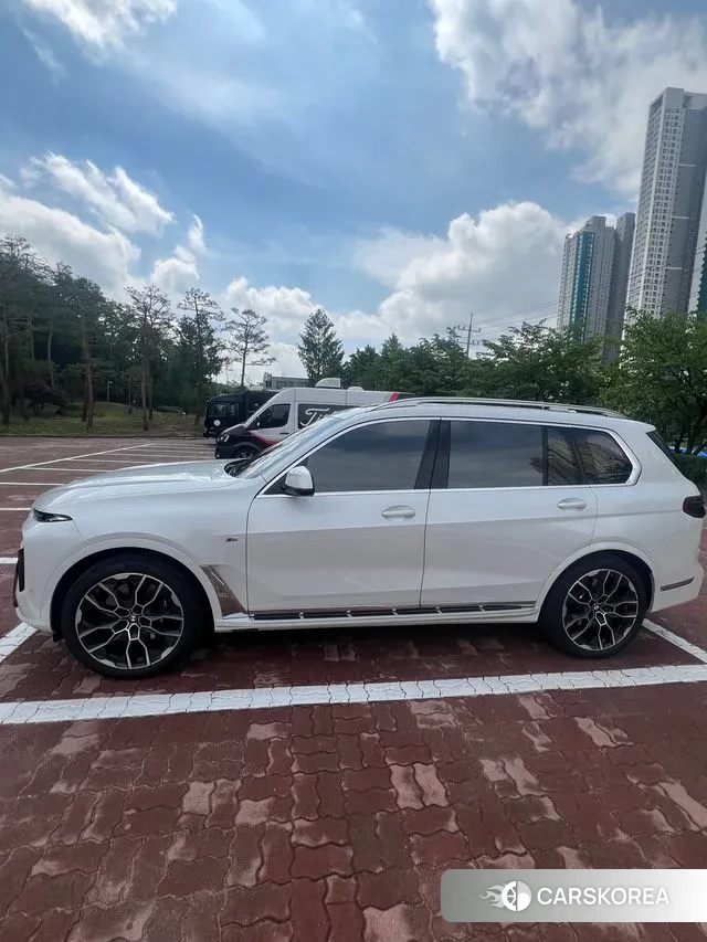 BMW X7 (G07) 2024 Белый из Кореи