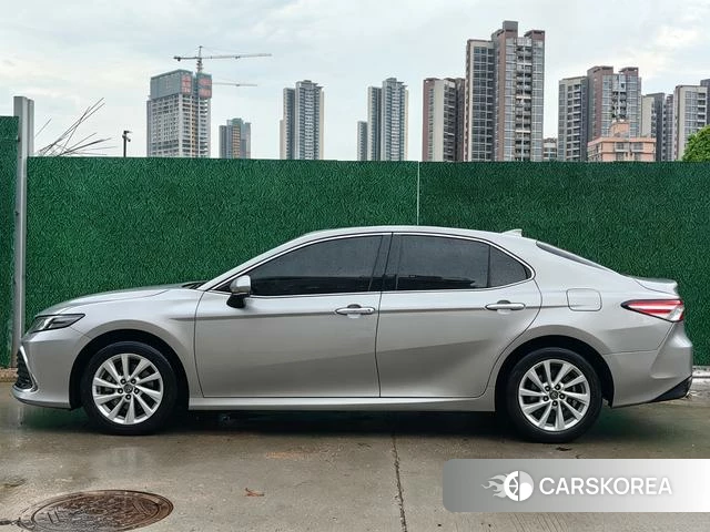 Toyota Camry 2021 Серебристо-серый из Китая