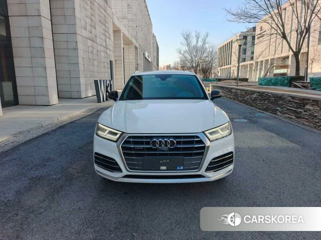 Audi Q5L 2021 Белый из Китая