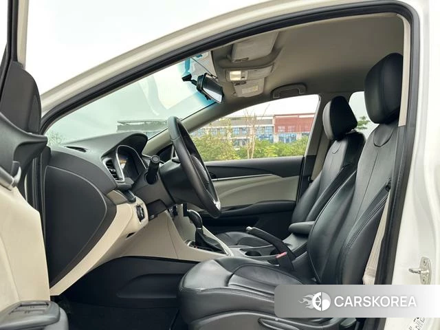 Buick Yinglang 2019 Белый из Китая