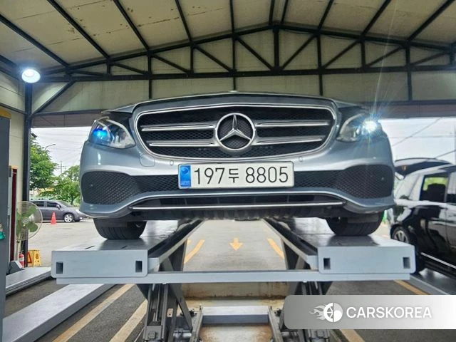 Mercedes-Benz E-Class W213 2018 Серебряный из Кореи