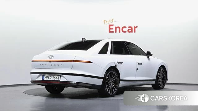 Hyundai Grandeur (GN7) 2023 Белый из Кореи