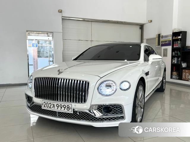 Bentley Flying Spur 3rd Generation 2021 Белый из Кореи