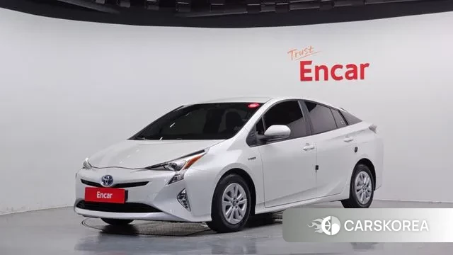 Toyota Prius 4th Generation 2018 Белый из Кореи