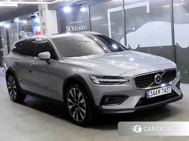 Volvo V60 Cross-Country 2nd Generation 2024 Серый из Кореи