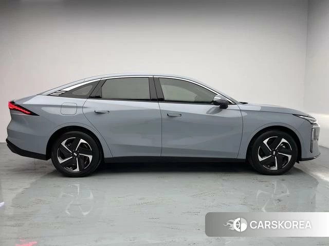 Geely Galaxy Galaxy L6 2024 Серебристо-серый из Китая
