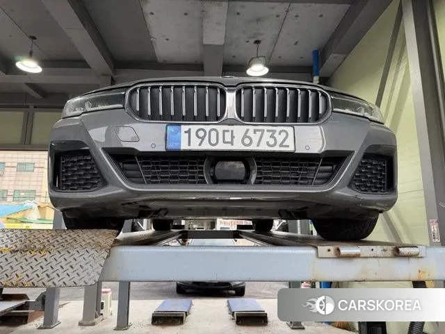 BMW 5 Series (G30) 2021 Черный из Кореи