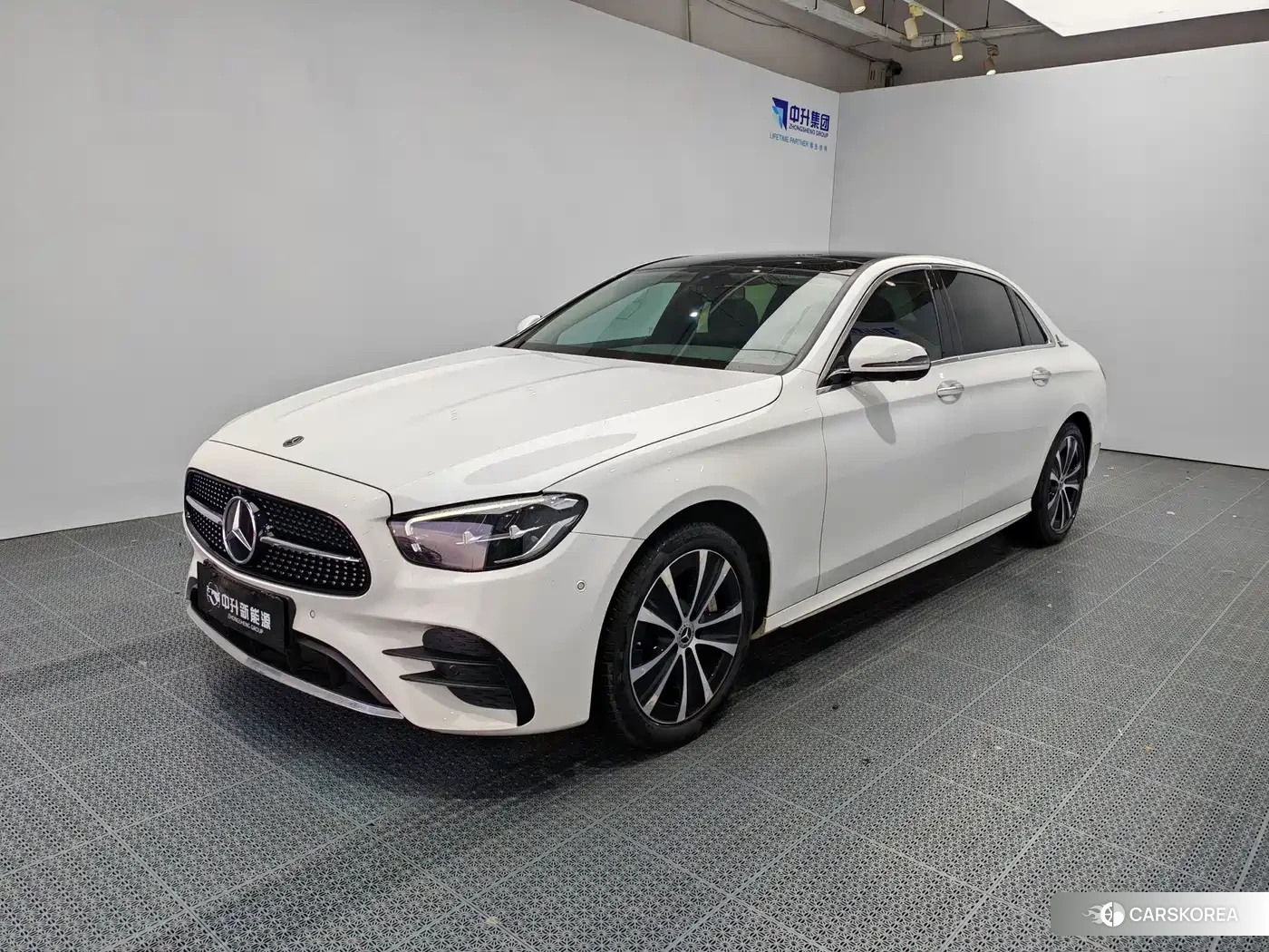Mercedes-Benz E-Class 2022 Белый из Китая