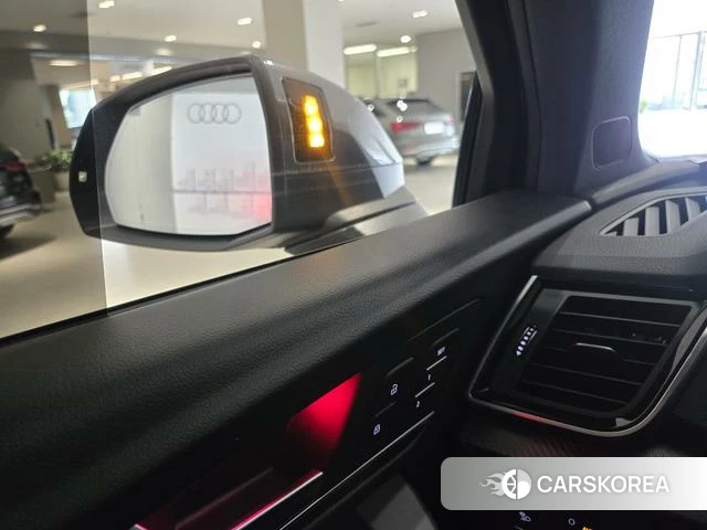 Audi Q5L Sportback 2021 Темно-серый из Китая
