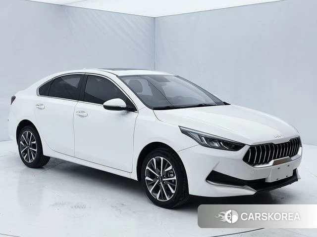 Kia K3 2023 Белый из Китая